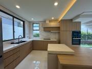 FOR SALE – 3 Storey Residential House in BF Homes,...