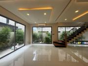 FOR SALE – 3 Storey Residential House in BF Homes... FOR SALE – 3 Storey Residential House in BF Homes...