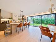 For Sale 4 Bedroom House Londres Greater London DS98687537