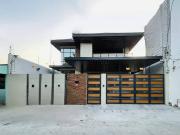 FOR SALE ELEGANT WELL MAINTAINED MODERN HOUSE IN A SEMI...