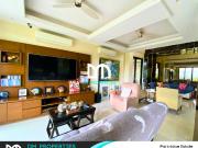For Sale: Hotel Concept House with Basement in Parkridge...