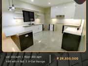 FOR SALE House & Lot located at Brgy. BF Homes,...