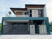 For Sale House with swimming pool at Enclave near Clark...