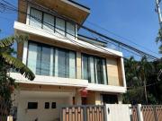 For Sale: Luxury House and Lot in Ayala Alabang,...