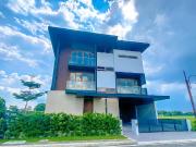 FOR SALE: RESORT TYPE 3 STOREY MODERN DESIGN HOUSE AND...