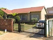 four bedroom house with 2 flatlets