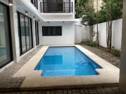 Four Bedrooms House with Pool in Maria Luisa Estate Park