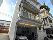 FOUR STOREY TOWNHOUSE FOR SALE IN HEROES HILL...