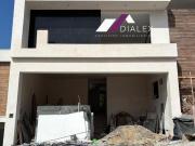 Fracc. Castaños del Vergel CARRETERA NACIONAL Casa VENTA...