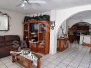 Fracc. Del Bosque: Luminosa y amplia casa familiar