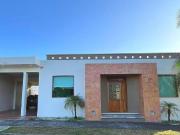 FRACC. REAL MANDINGA, Casa en VENTA de UNA PLANTA y 3...