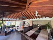 Fraccionamiento las Fincas, casa con amplio jardin y alberca