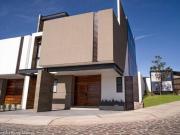 Fray Junípero casa de 4 recamaras en VENTA RAH2315 Fray Junípero casa de 4 recamaras en VENTA RAH2315