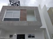 Fray Junípero casa nueva de 3 recamaras en VENTA RAH503