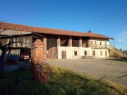 Frazione Petiva. cascina con terreno Libera su 4 lati...