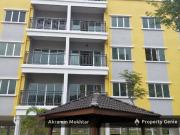 Freehold, Low Level, Renovated & 2 Parking | Rumah...