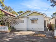 Freestanding cottage land value opportunity