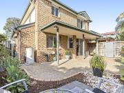 Freestanding, private and perfectly positioned |...