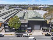 Freestanding warehouse with up to 11.8m clearance