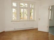 Frei ab 1.3.26 in ruhiger Seitenstr. mit LAMINAT im 1. OG