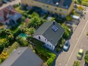 Frei stehendes KfW 40 Haus mit Pool und Garten in...