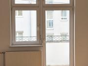 Freie Altbauwohnung mit 2 Balkonen mit...