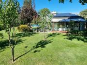 Freistehende einstöckige Villa zum Renovieren