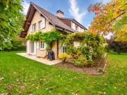 Freistehende Villa in grüner Umgebung in Nyon