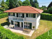 Freistehende Villa mit Garten in der Nähe des Stadtzentrums