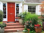 Freistehende Villa mit Innenpool