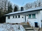 Freistehender Bungalow mit großem Gartengrundstück