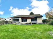 Freistehender Bungalow mit zusätzlichem Grundstück