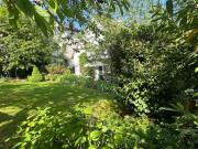 Freistehendes 2 Familienhaus in wunderbarer ruhiger Lage