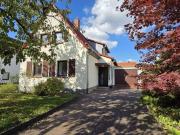 Freistehendes Ein Zweifamilienhaus mit schönem Garten...