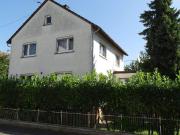 Freistehendes Einfamilienhaus mit Einliegerwohnung auf...