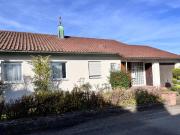 Freistehendes Einfamilienhaus mit Garage und schönem Garten