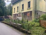 Freistehendes Einfamilienhaus mit Gästehaus und Waldgrund