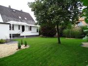 Freistehendes Einfamilienhaus mit großem Garten in...