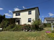 Freistehendes Einfamilienhaus mit großem Garten und...