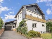 Freistehendes Einfamilienhaus mit großem Garten viel...