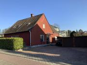 Freistehendes Einfamilienhaus mit großem Grundstück