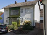 Freistehendes Einfamilienhaus mit großer Scheune und...