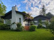 freistehendes Einfamilienhaus mit Umschwung