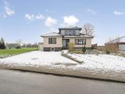 Freistehendes Einfamilienhaus mit Wintergarten, großem...