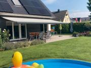 Freistehendes Einfamilienhaus Pool, 3 Garagen, PV SG...