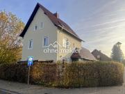 Freistehendes gepflegtes 2FH, mit Garten & Garagen in...