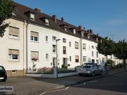 Freistehendes Mehrfamilienhaus mit Gewerbe und 5 Garagen