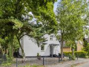 Freistehendes, stilvoll modernisiertes Einfamilienhaus...