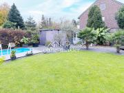 Freistehendes Zwei Familienhaus mit großem Garten und...