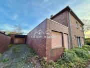 Freistehendes Zweifamilienhaus auf großem Eckgrundstück